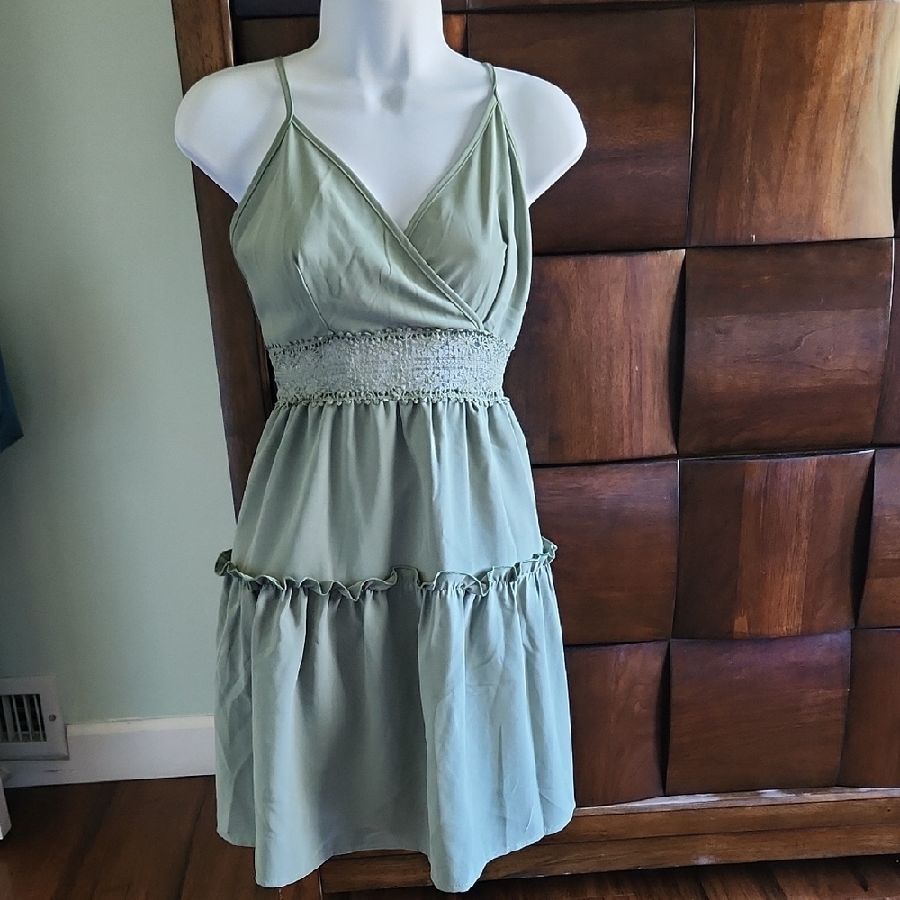 Elegant Green Sleeveless Dress